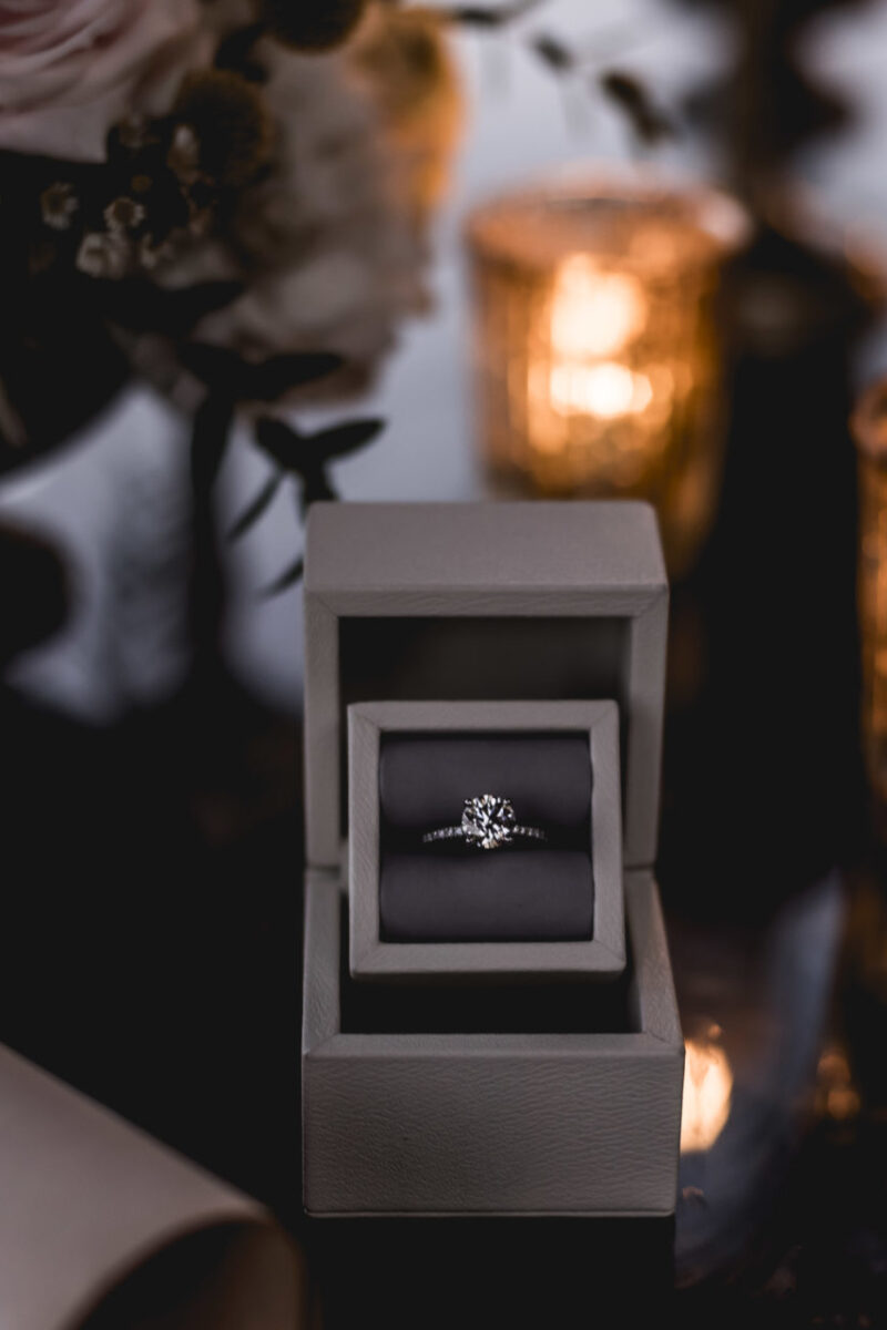 Luxury engagement ring